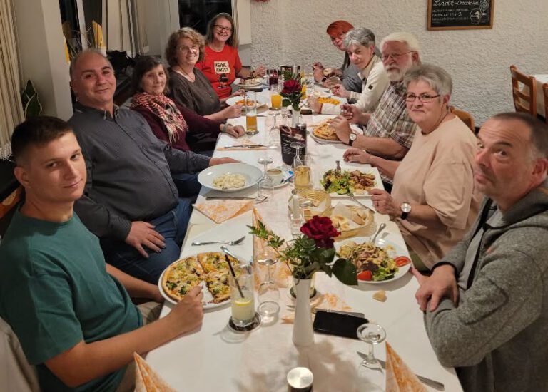 Viel los beim Oktober-Stammtisch